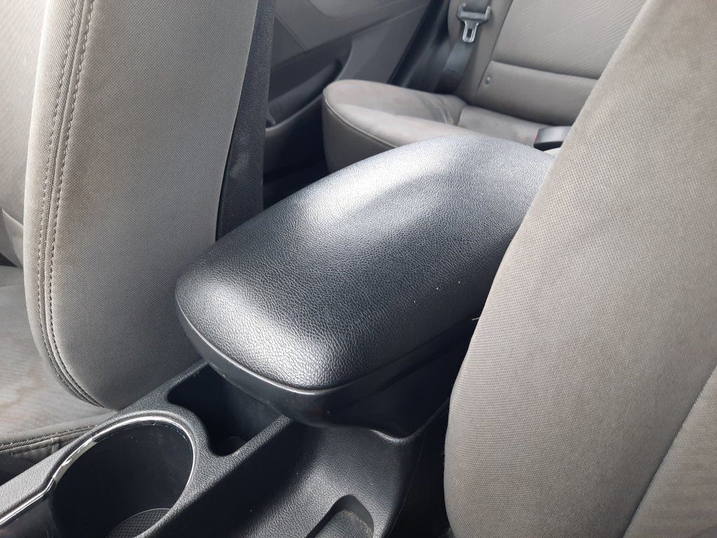2012 Hyundai Elantra GL in Hebbville, Nova Scotia - 20 - w1024h768px