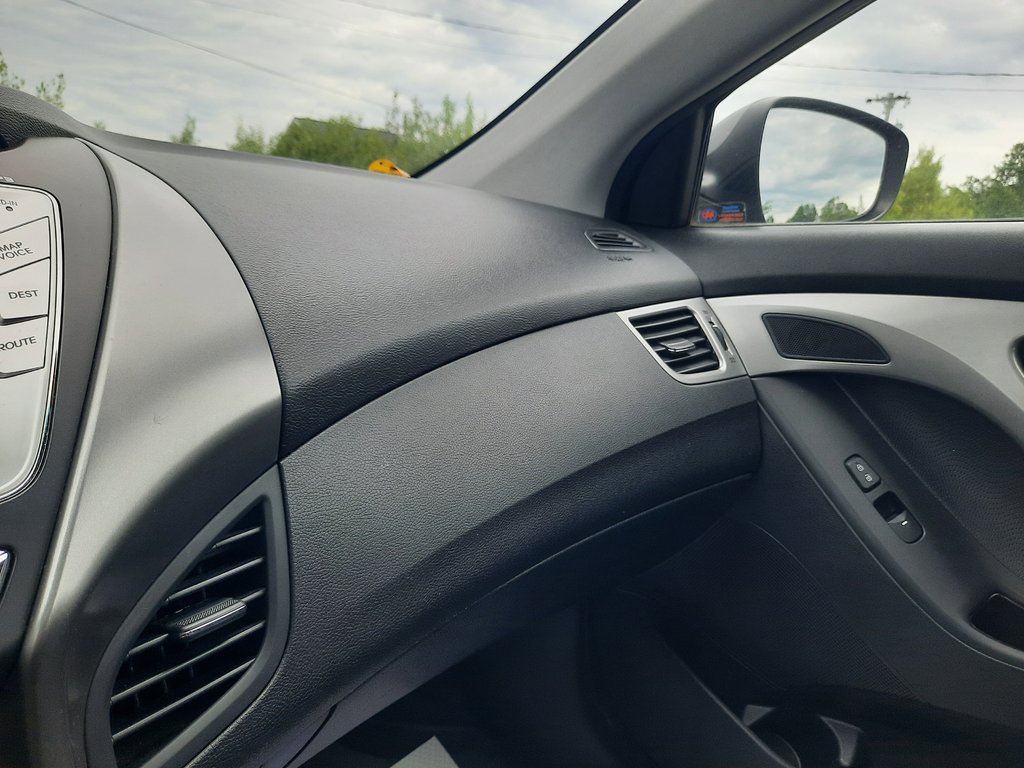 2012 Hyundai Elantra Limited w/Navi in Hebbville, Nova Scotia - 21 - w1024h768px