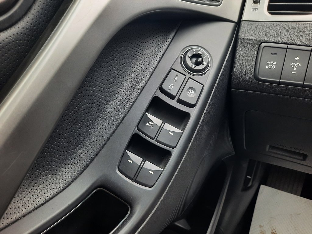2012 Hyundai Elantra Limited w/Navi in Hebbville, Nova Scotia - 10 - w1024h768px