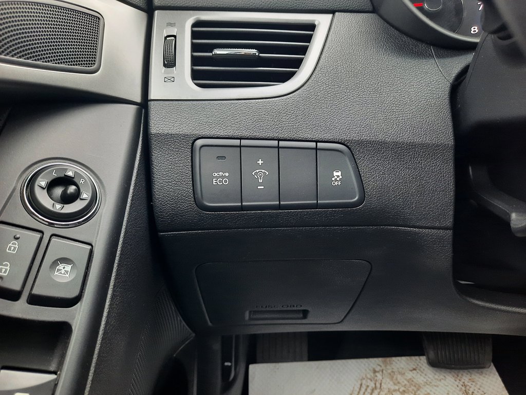 2012 Hyundai Elantra Limited w/Navi in Hebbville, Nova Scotia - 11 - w1024h768px