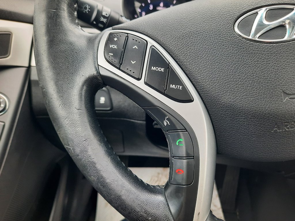 2012 Hyundai Elantra Limited w/Navi in Hebbville, Nova Scotia - 12 - w1024h768px