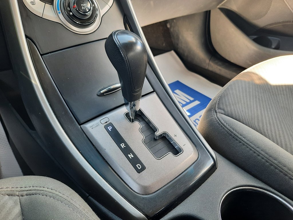 2013 Hyundai Elantra GL in Hebbville, Nova Scotia - 18 - w1024h768px