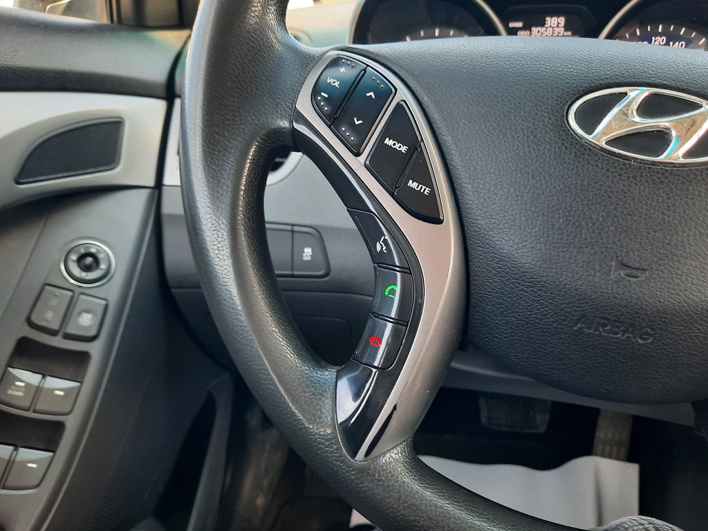 2013 Hyundai Elantra GL in Hebbville, Nova Scotia - 12 - w1024h768px