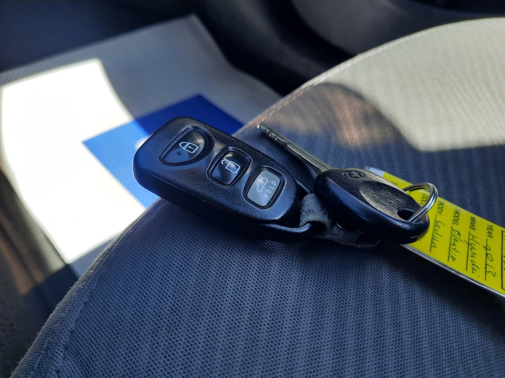 2013 Hyundai Elantra GL in Hebbville, Nova Scotia - 28 - w1024h768px