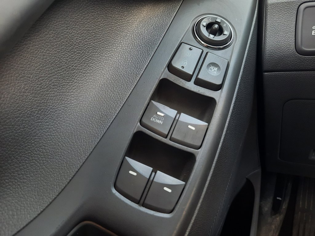 2013 Hyundai Elantra GL in Hebbville, Nova Scotia - 10 - w1024h768px