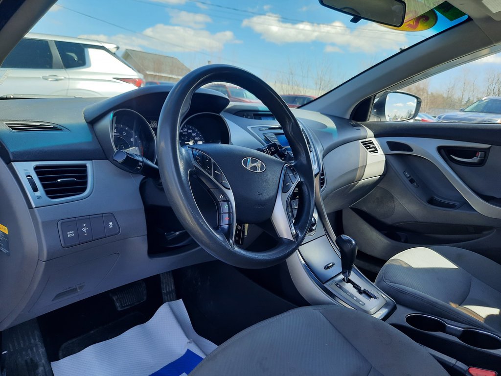 2013 Hyundai Elantra GL in Hebbville, Nova Scotia - 3 - w1024h768px