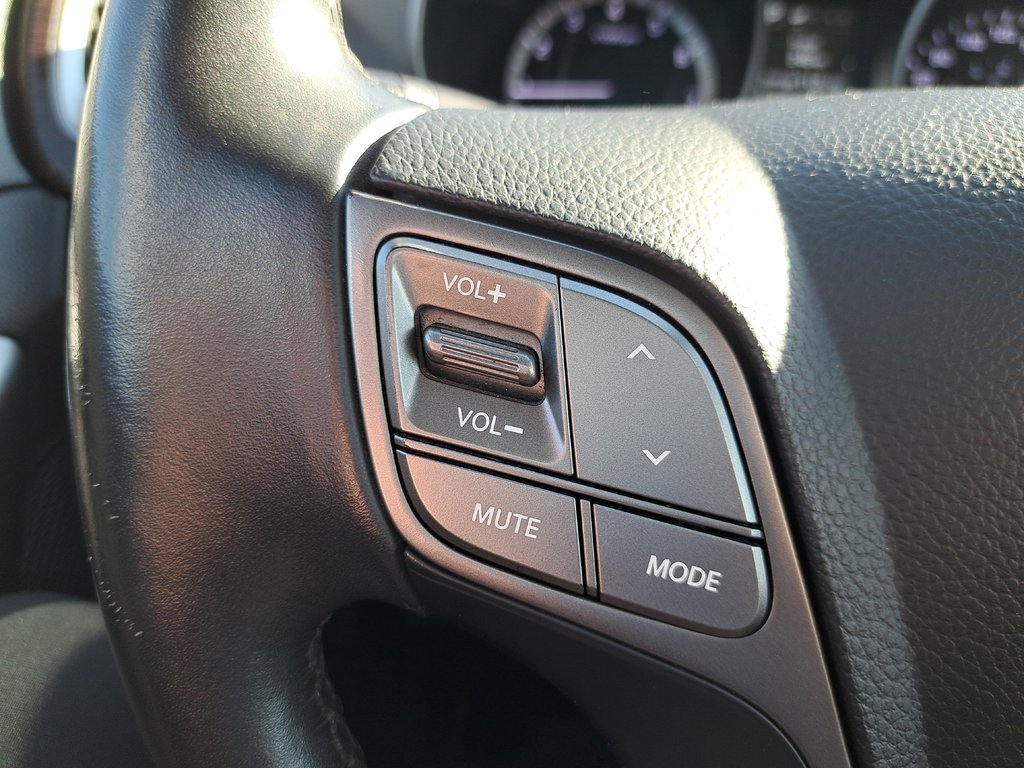2017 Hyundai Santa Fe XL Premium in Hebbville, Nova Scotia - 16 - w1024h768px