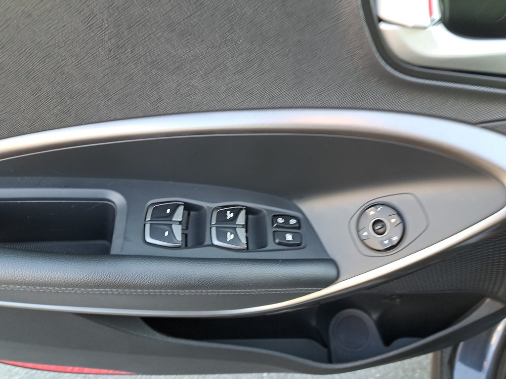 2017 Hyundai Santa Fe XL Premium in Hebbville, Nova Scotia - 17 - w1024h768px
