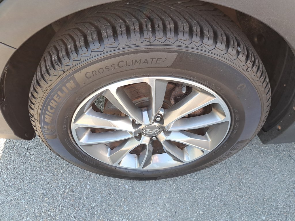 2017 Hyundai Santa Fe XL Premium in Hebbville, Nova Scotia - 9 - w1024h768px