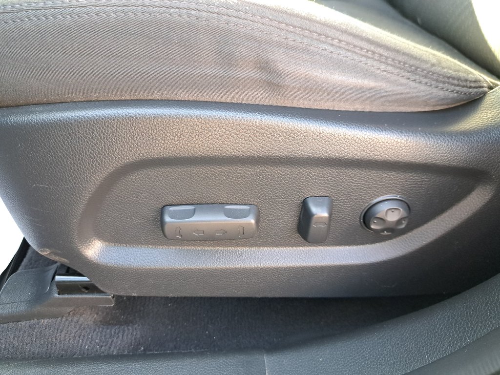 2017 Hyundai Santa Fe XL Premium in Hebbville, Nova Scotia - 18 - w1024h768px