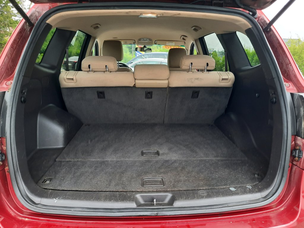 2010 Hyundai Santa Fe GL in Hebbville, Nova Scotia - 9 - w1024h768px