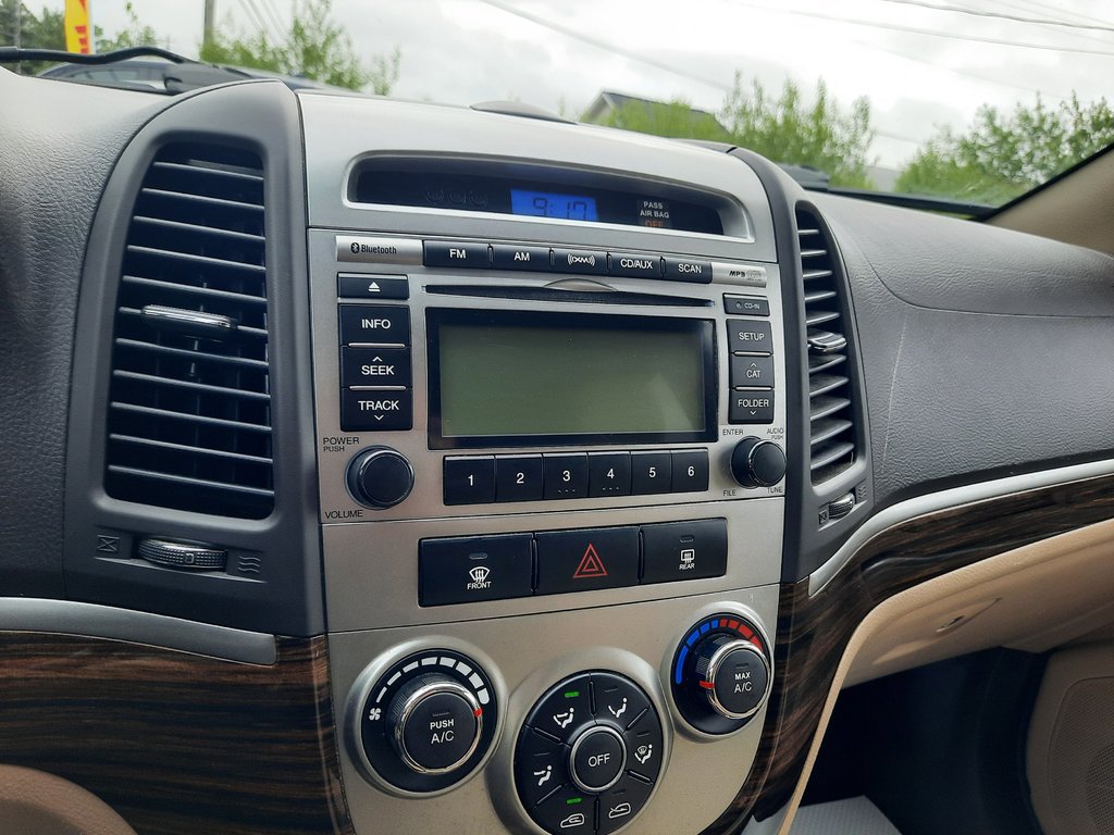 2010 Hyundai Santa Fe GL in Hebbville, Nova Scotia - 15 - w1024h768px
