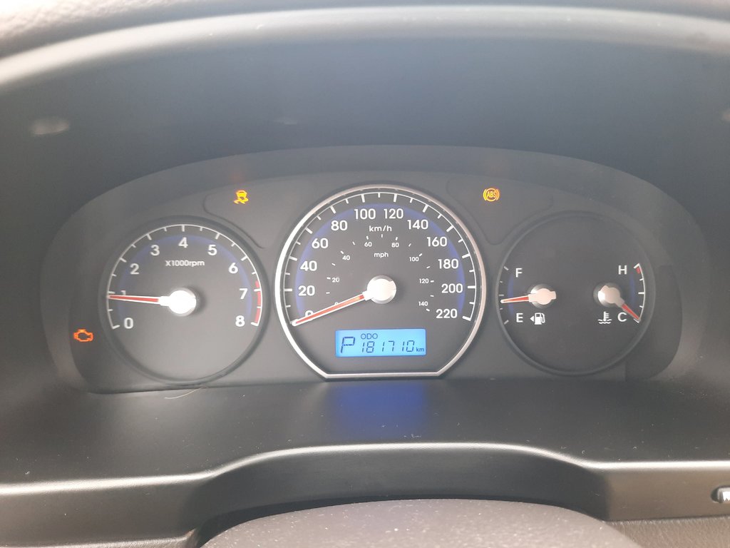 2010 Hyundai Santa Fe GL in Hebbville, Nova Scotia - 14 - w1024h768px