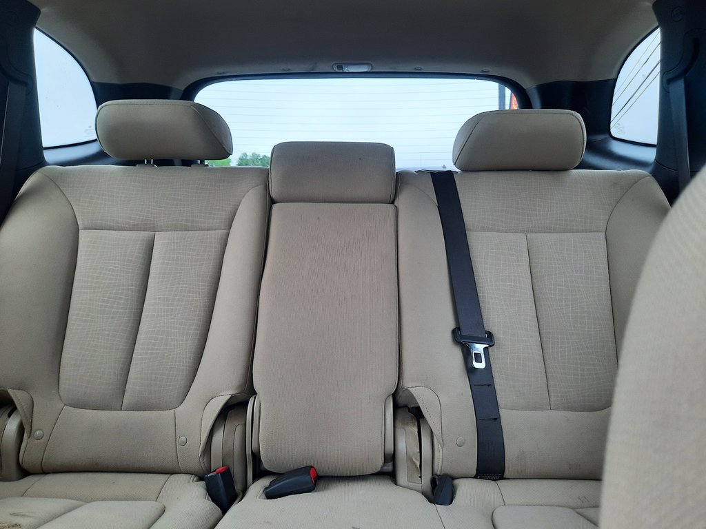 2010 Hyundai Santa Fe GL in Hebbville, Nova Scotia - 21 - w1024h768px