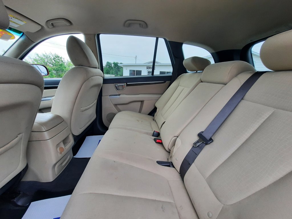 2010 Hyundai Santa Fe GL in Hebbville, Nova Scotia - 23 - w1024h768px