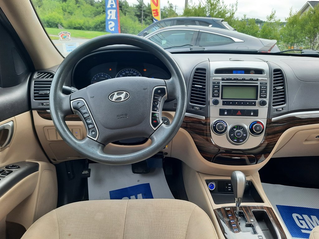 2010 Hyundai Santa Fe GL in Hebbville, Nova Scotia - 25 - w1024h768px