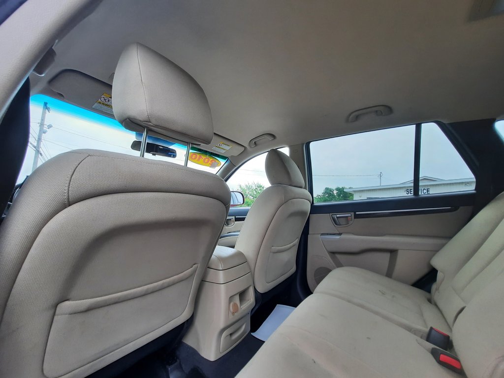 2010 Hyundai Santa Fe GL in Hebbville, Nova Scotia - 24 - w1024h768px