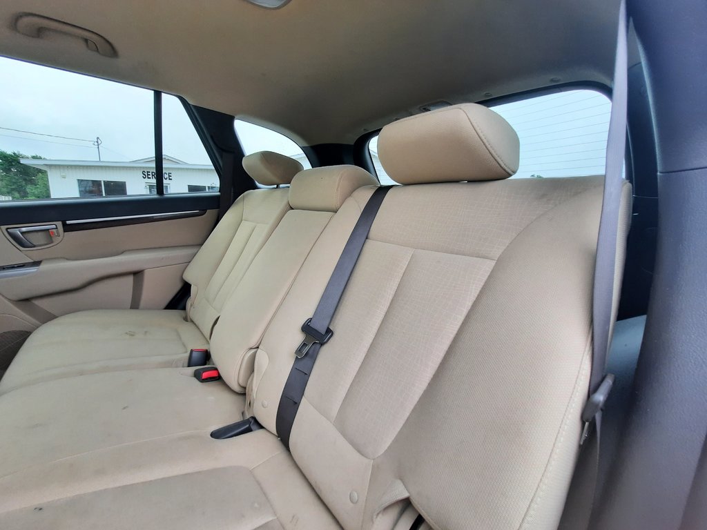 2010 Hyundai Santa Fe GL in Hebbville, Nova Scotia - 22 - w1024h768px