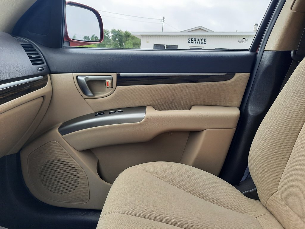 2010 Hyundai Santa Fe GL in Hebbville, Nova Scotia - 19 - w1024h768px