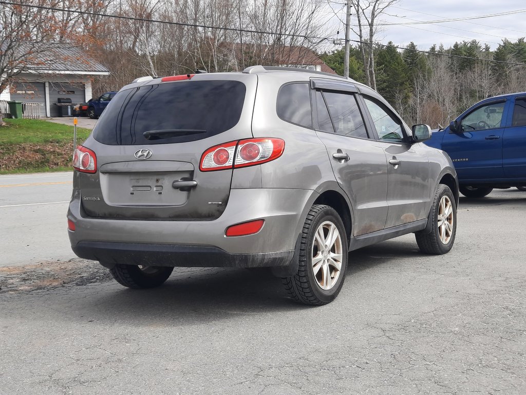 2012 Hyundai Santa Fe GL Premium in Hebbville, Nova Scotia - 4 - w1024h768px