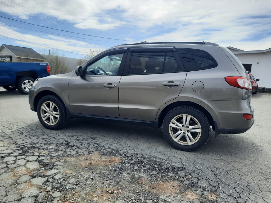2012 Hyundai Santa Fe GL Premium in Hebbville, Nova Scotia - 6 - w1024h768px