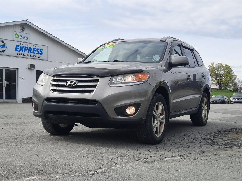 2012 Hyundai Santa Fe GL Premium in Hebbville, Nova Scotia - 1 - w1024h768px