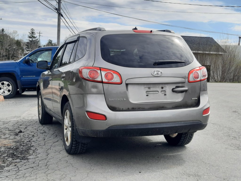 2012 Hyundai Santa Fe GL Premium in Hebbville, Nova Scotia - 5 - w1024h768px