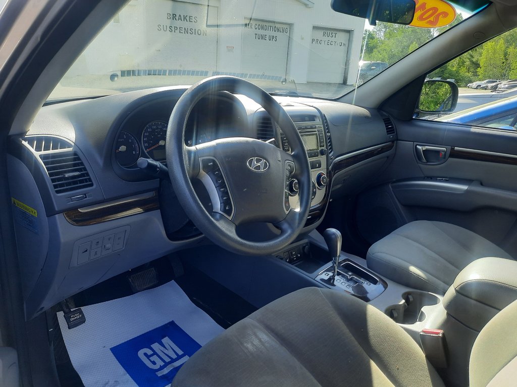 2012 Hyundai Santa Fe GL in Hebbville, Nova Scotia - 9 - w1024h768px