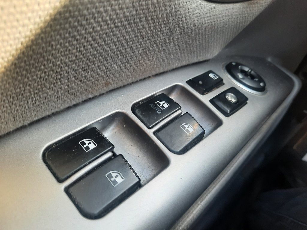 2012 Hyundai Santa Fe GL in Hebbville, Nova Scotia - 11 - w1024h768px