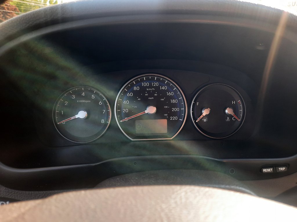2012 Hyundai Santa Fe GL in Hebbville, Nova Scotia - 16 - w1024h768px