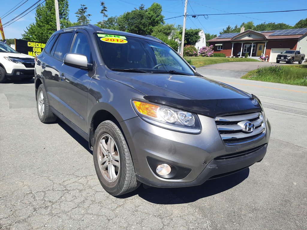 2012 Hyundai Santa Fe GL in Hebbville, Nova Scotia - 2 - w1024h768px
