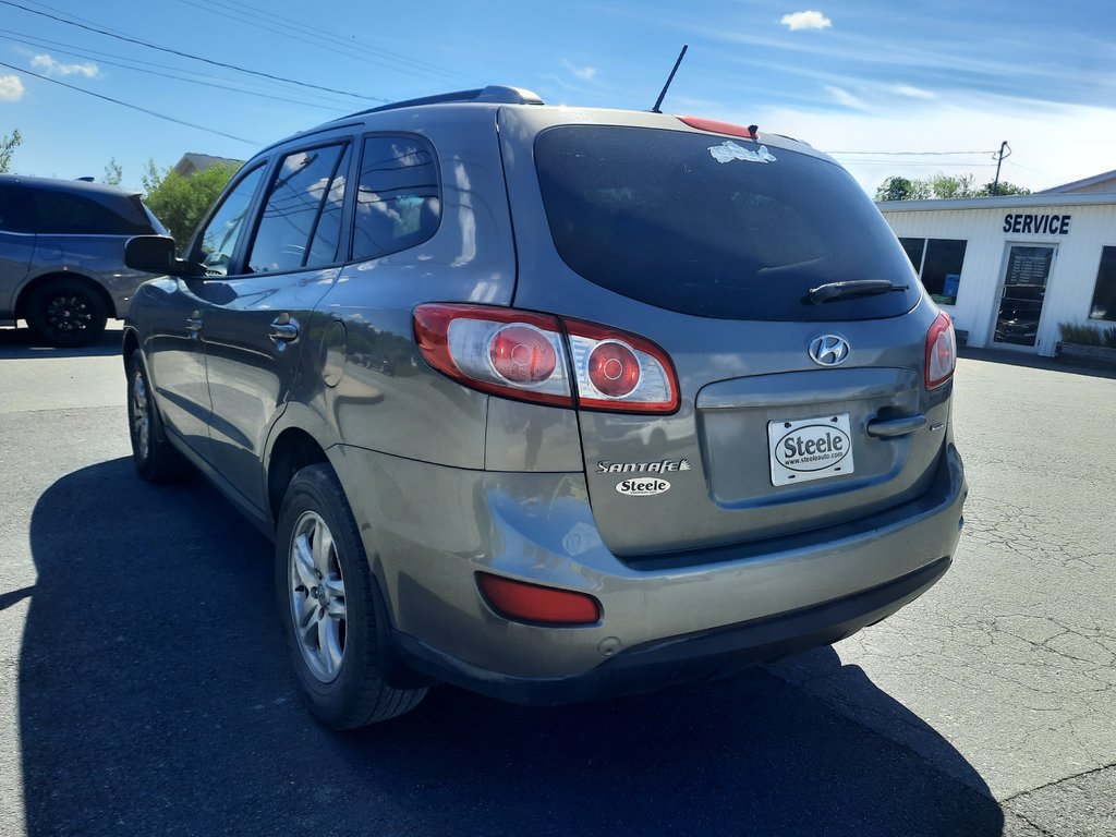 2012 Hyundai Santa Fe GL in Hebbville, Nova Scotia - 5 - w1024h768px