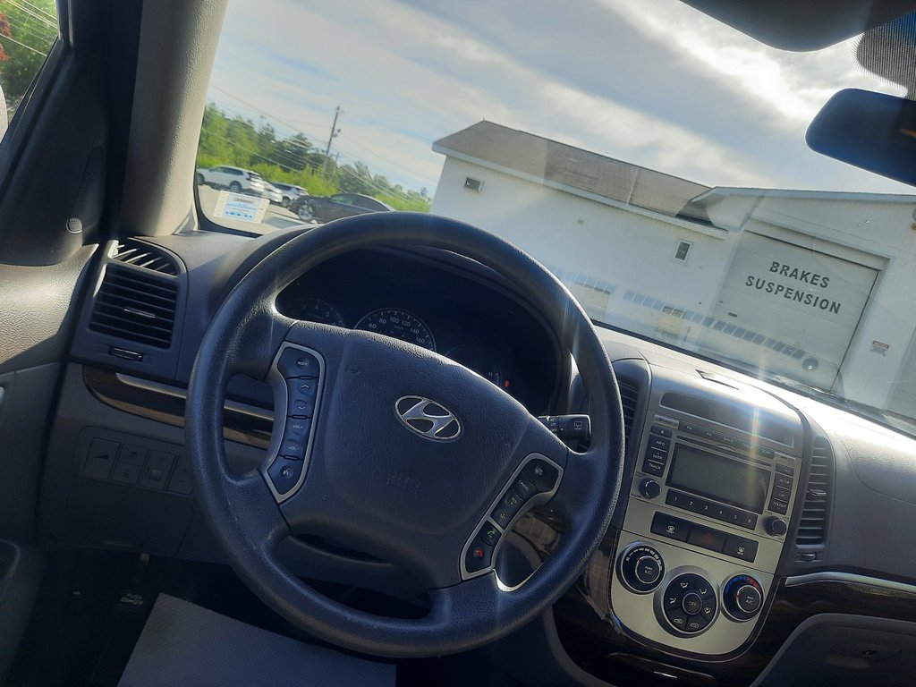 2012 Hyundai Santa Fe GL in Hebbville, Nova Scotia - 24 - w1024h768px