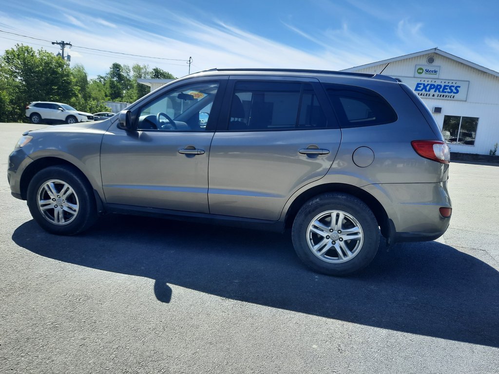 2012 Hyundai Santa Fe GL in Hebbville, Nova Scotia - 6 - w1024h768px