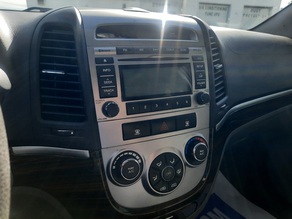 2012 Hyundai Santa Fe GL in Hebbville, Nova Scotia - 17 - w1024h768px