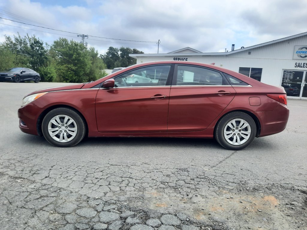 2012 Hyundai Sonata GL in Hebbville, Nova Scotia - 7 - w1024h768px