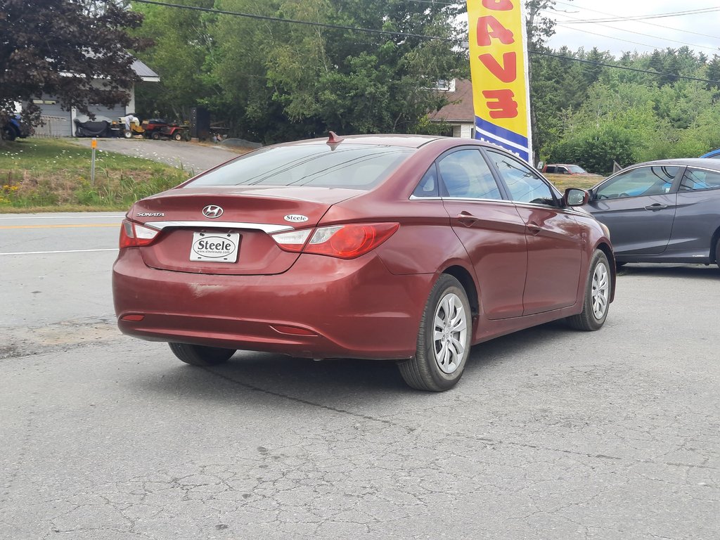 2012 Hyundai Sonata GL in Hebbville, Nova Scotia - 5 - w1024h768px