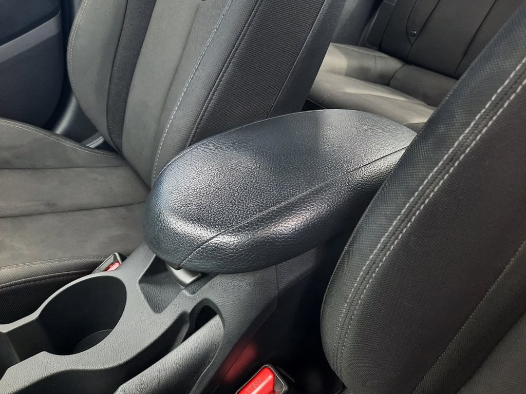 2012 Hyundai Veloster BASE in Hebbville, Nova Scotia - 20 - w1024h768px