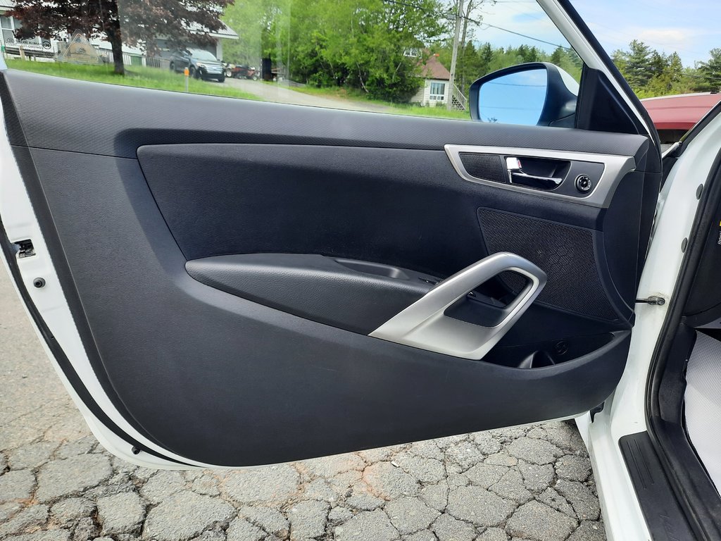 2012 Hyundai Veloster BASE in Hebbville, Nova Scotia - 10 - w1024h768px