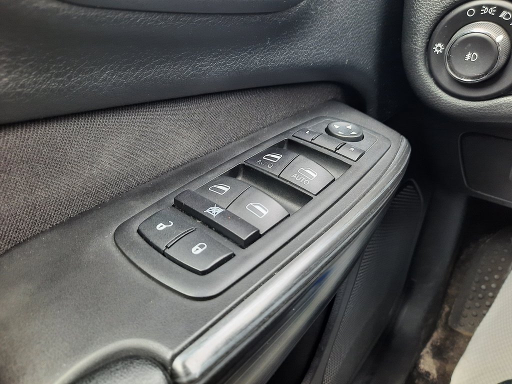2015 Jeep Cherokee North in Hebbville, Nova Scotia - 11 - w1024h768px