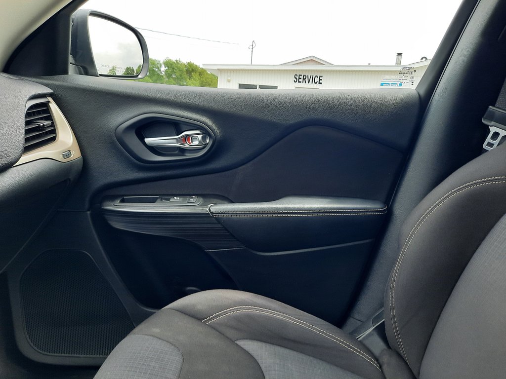 2015 Jeep Cherokee North in Hebbville, Nova Scotia - 23 - w1024h768px