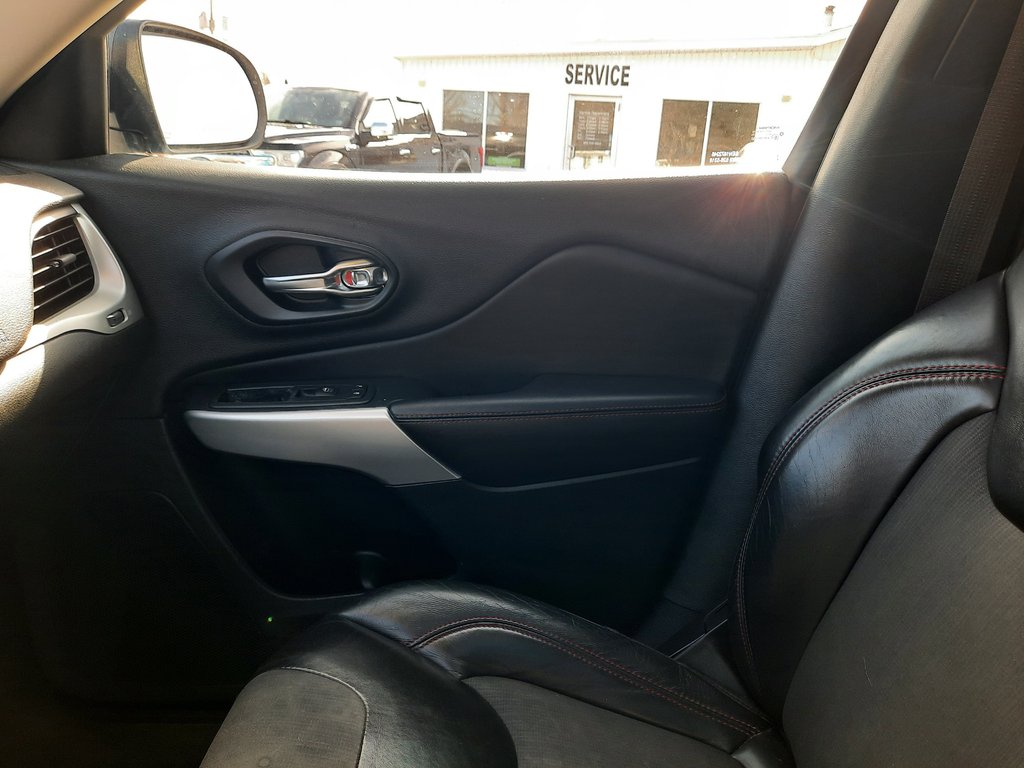 2018 Jeep Cherokee Trailhawk in Hebbville, Nova Scotia - 25 - w1024h768px