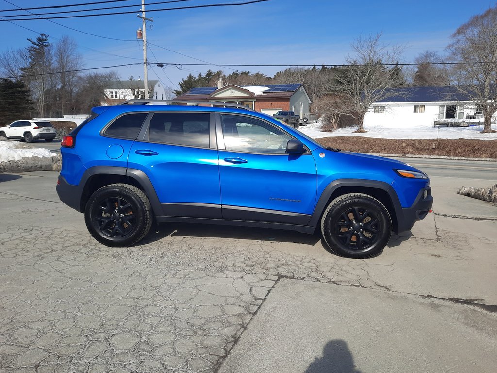 2018 Jeep Cherokee Trailhawk in Hebbville, Nova Scotia - 6 - w1024h768px