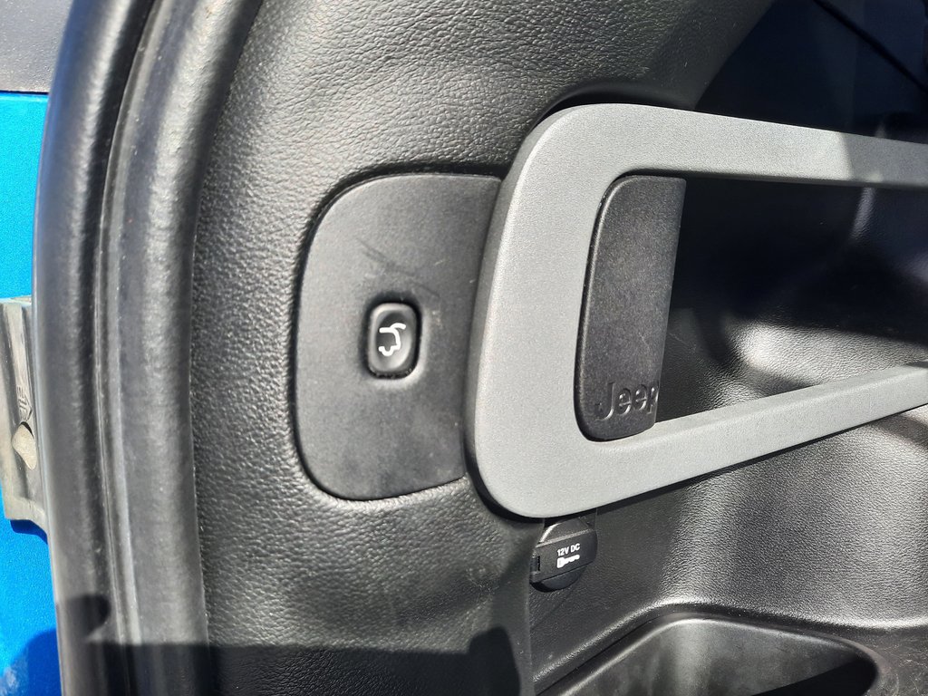 2018 Jeep Cherokee Trailhawk in Hebbville, Nova Scotia - 10 - w1024h768px