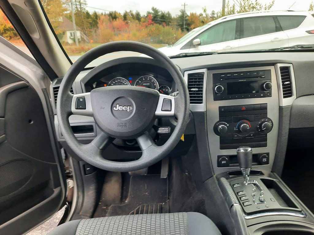 2009 Jeep Grand Cherokee Laredo in Hebbville, Nova Scotia - 25 - w1024h768px