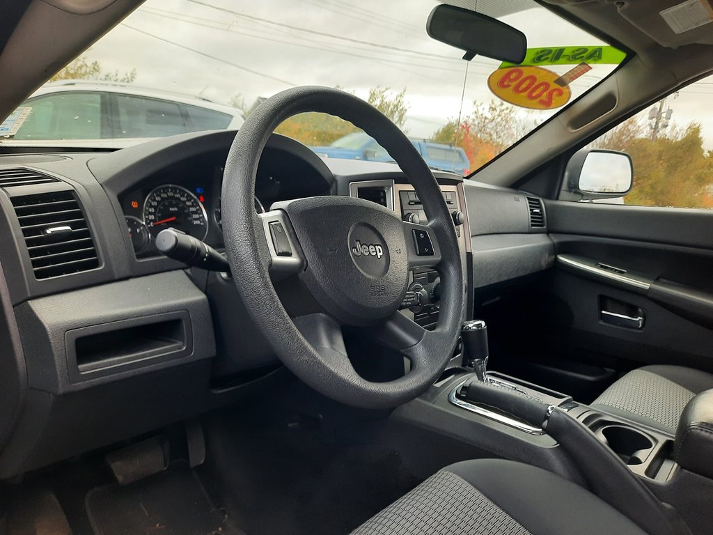 2009 Jeep Grand Cherokee Laredo in Hebbville, Nova Scotia - 3 - w1024h768px