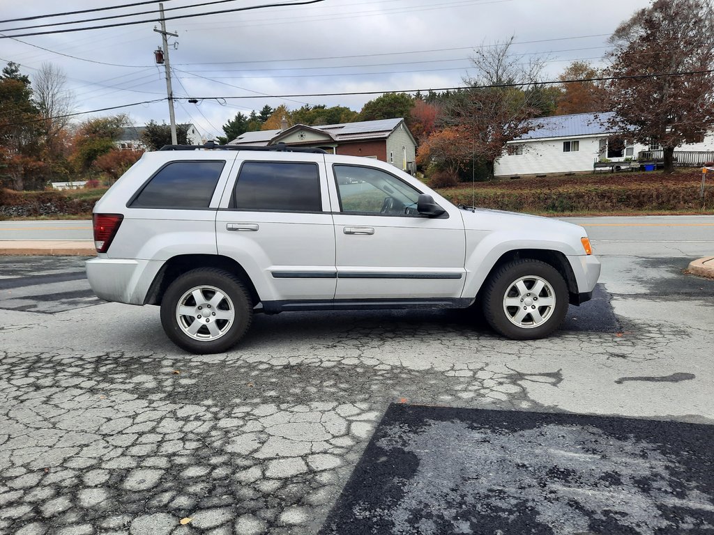 2009 Jeep Grand Cherokee Laredo in Hebbville, Nova Scotia - 6 - w1024h768px
