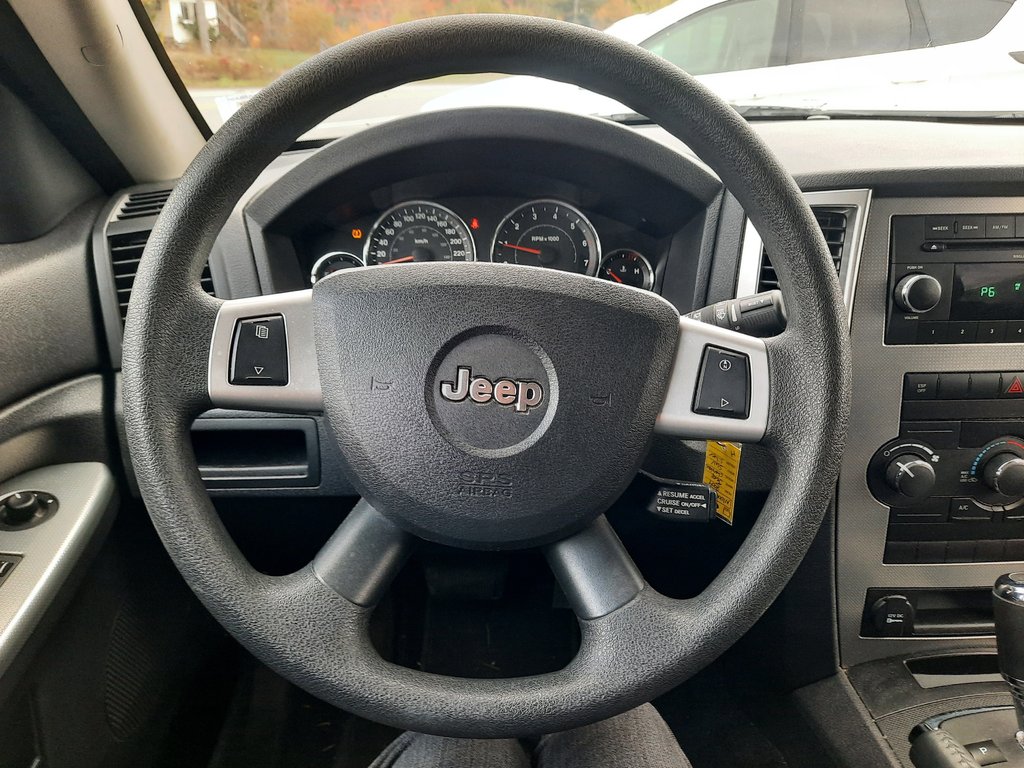 2009 Jeep Grand Cherokee Laredo in Hebbville, Nova Scotia - 13 - w1024h768px