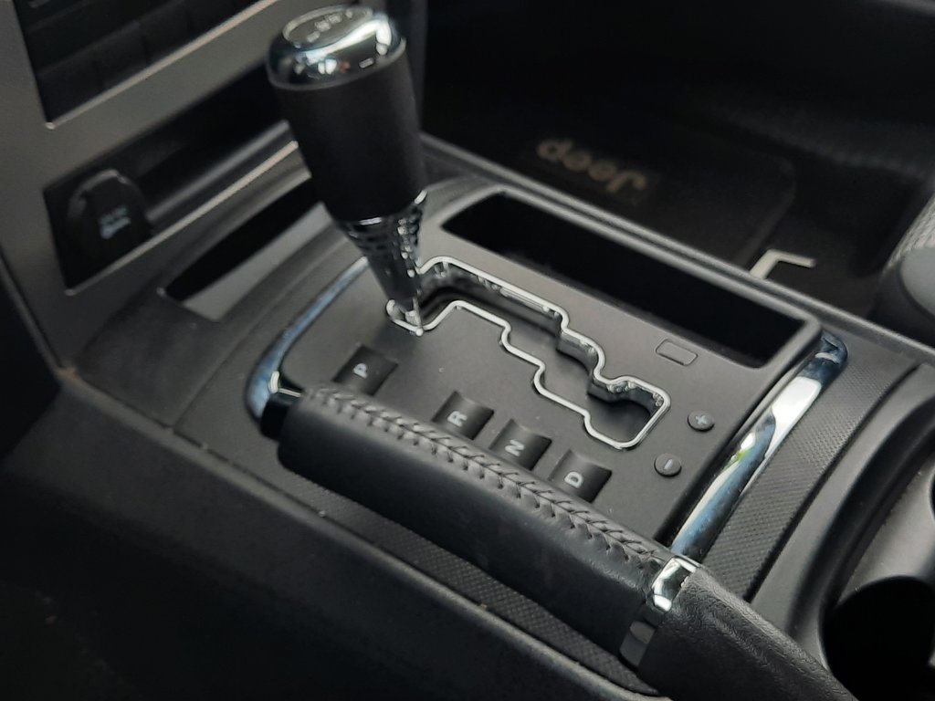 2009 Jeep Grand Cherokee Laredo in Hebbville, Nova Scotia - 17 - w1024h768px