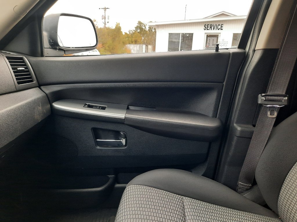 2009 Jeep Grand Cherokee Laredo in Hebbville, Nova Scotia - 19 - w1024h768px